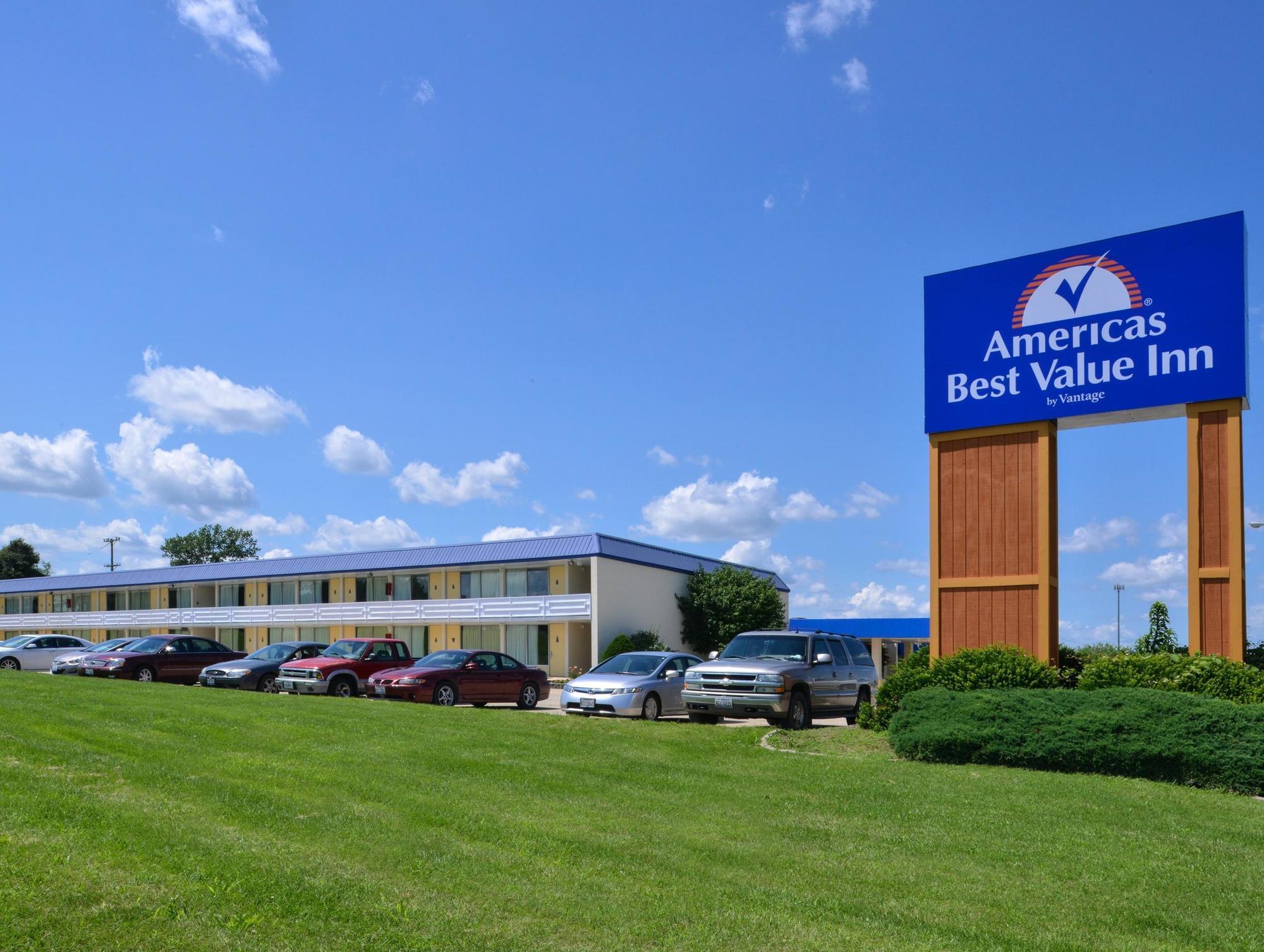 Quality Inn & Suites Vandalia Near I-70 And Hwy 51 Kültér fotó