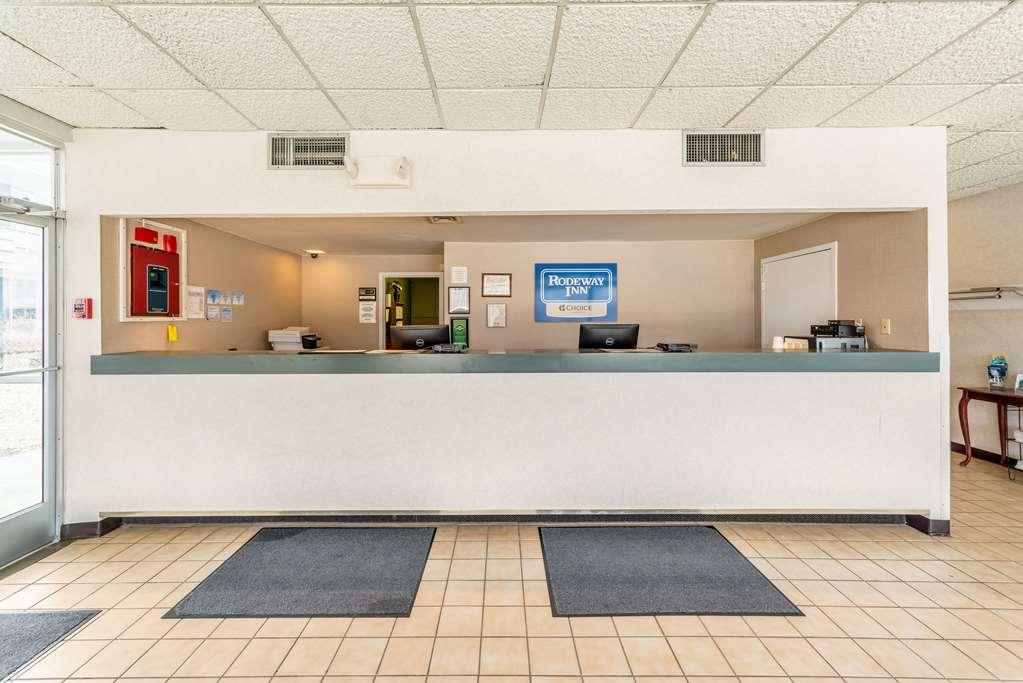 Quality Inn & Suites Vandalia Near I-70 And Hwy 51 Beltér fotó